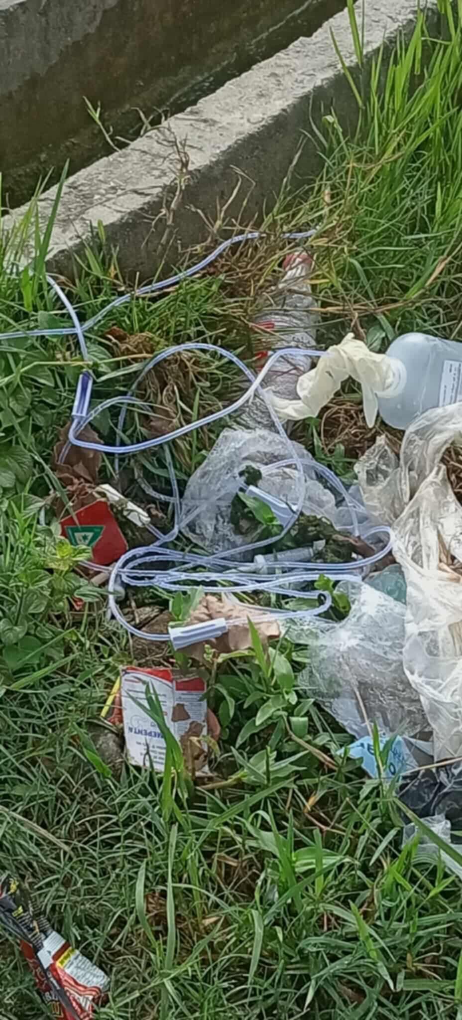 छिपेखोलामा फालेको फोहर बगाएर घर खेतमा पुगे पछि स्थानीय आक्रोशित