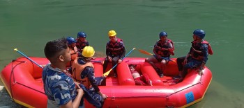 कर्णाली नदीमा डुङ्गा दुर्घटना: सशस्त्र प्रहरीको विपद उद्धार टोलीद्वारा बुवा–छोराको शव फेला