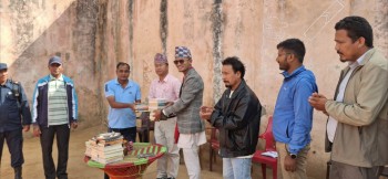 समाजसेवी मदन बहादुर बुढाको सराहनीय कार्य, अछाम कारागारका कैदीबन्दीलाई दुई सय थान पुस्तक उपहार