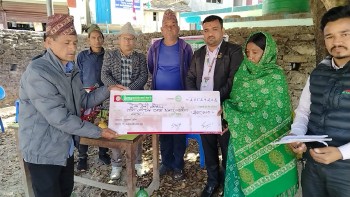 किसान बहुउद्धेश्यीय सहकारीद्धारा मृतक शेयर सदस्यको श्रद्धाञ्जली सभा गर्दै सुविधा वितरण