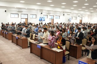 नवनिर्वाचित प्रतिनिधि सभा सदस्यद्वारा शपथ