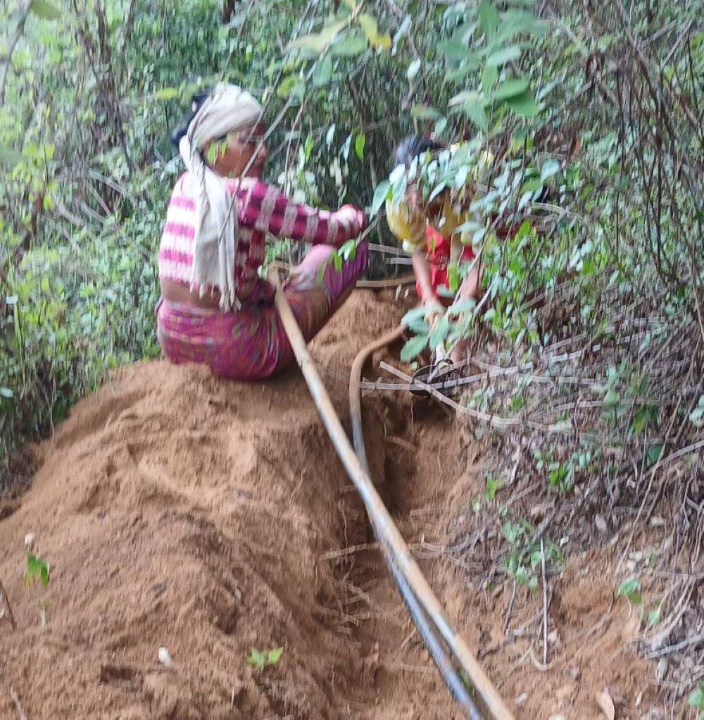 खानेपानी-योजनाको-काम-गर्दै-स्थानीय-1749455317.jpg